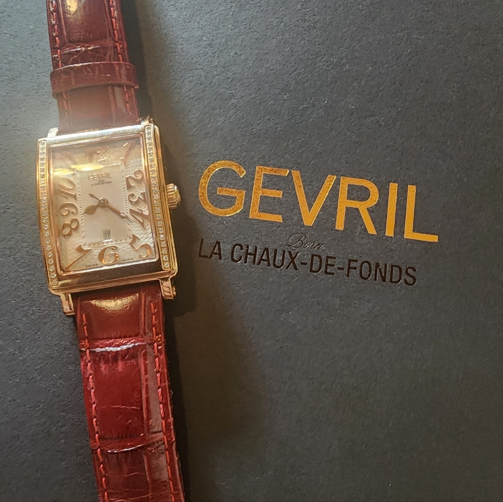 Open to offers! Beautiful Gevril limited edition diamond bezel watch - Picture 2 of 12